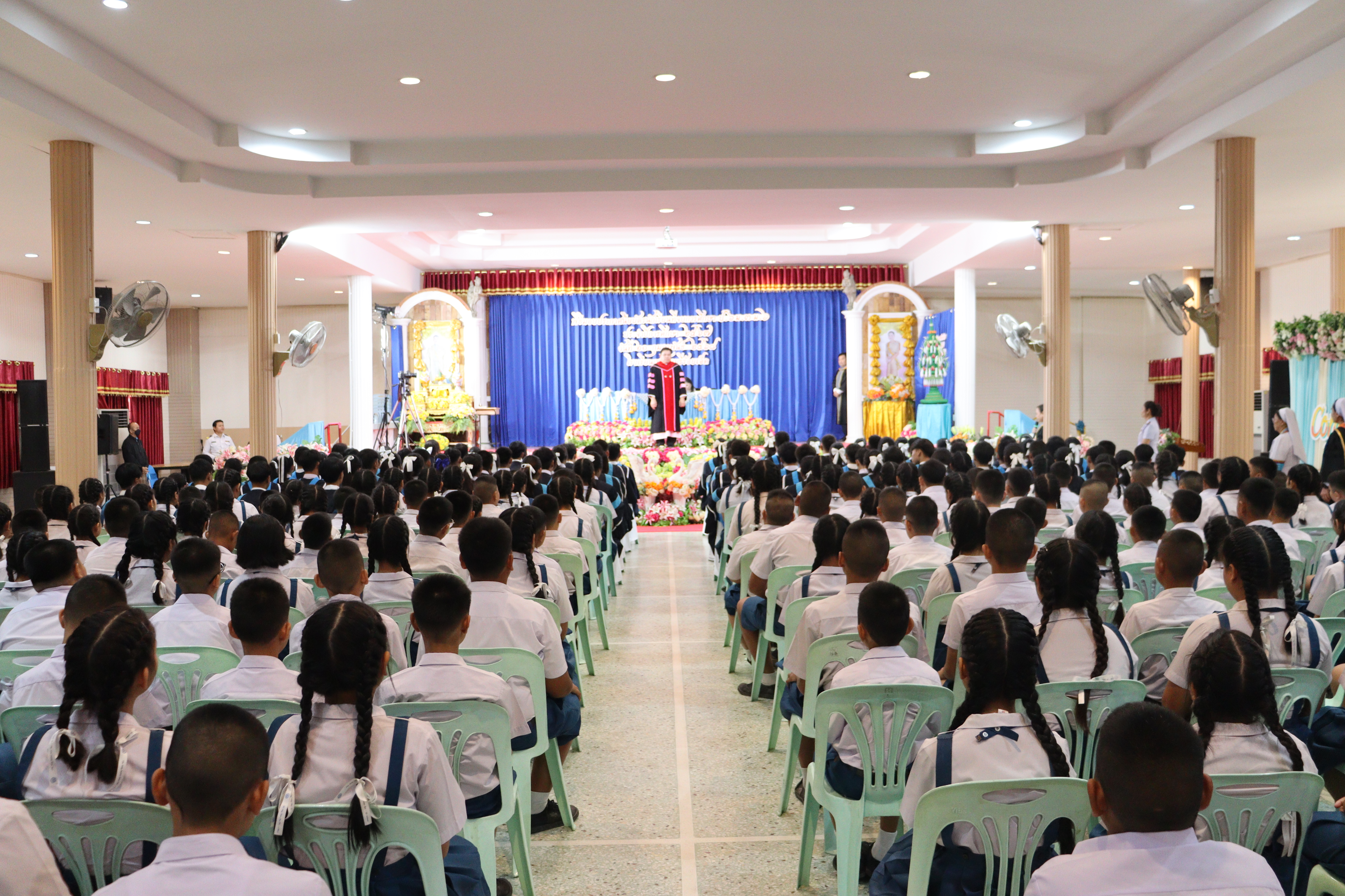 พิธีมอบประกาศนียบัตรนักเรียนที่จบการศึกษา ป.6 ม.3 ม.6 ประจำปีการศึกษา 2567